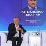 لميس نجم تحاور عزة فهمي ونيازي سلام على هامش قمة التعليم لجامعة أسلسكا 10 IMG 20251128 WA0019