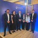 لميس نجم تحاور عزة فهمي ونيازي سلام على هامش قمة التعليم لجامعة أسلسكا 11 IMG 20251128 WA0020