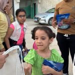 «إم أو جروب» تدخل البهجة على الأطفال بتوزيع منتجاتها من الحلوى والشكولاتة والمستلزمات المدرسية مع بدء العام الدراسي 3 IMG 20260921 WA0020